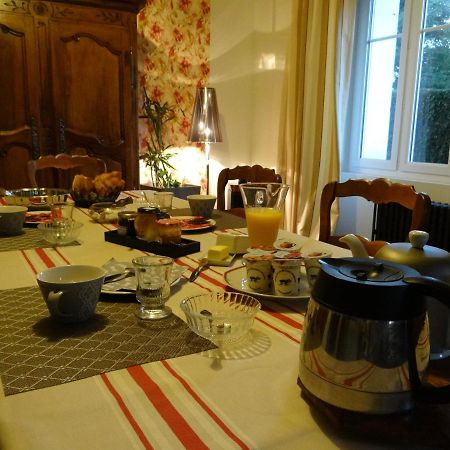 Les Tilleuls - Chambres D'Hotes - La Rochefoucauld Eksteriør billede