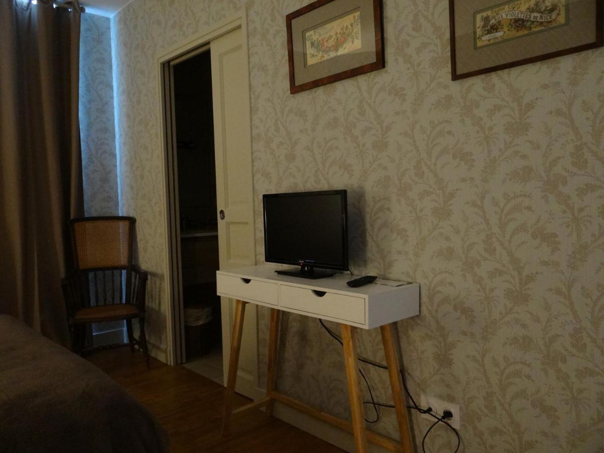 Les Tilleuls - Chambres D'Hotes - La Rochefoucauld Eksteriør billede