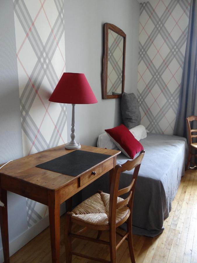 Les Tilleuls - Chambres D'Hotes - La Rochefoucauld Eksteriør billede